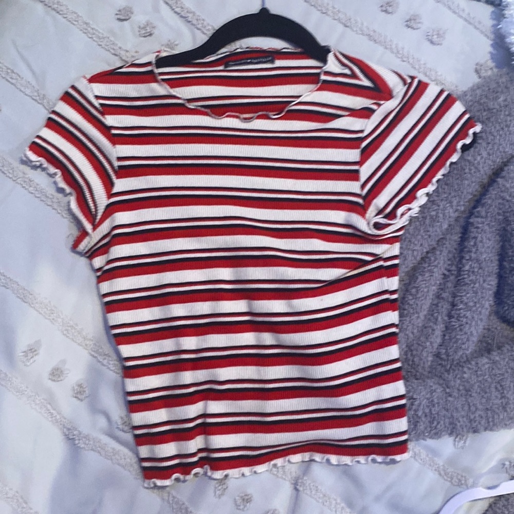 Brandy Top, Red and white, Long crop.
